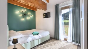 3 bedrooms, iron/ironing board, free WiFi, bed sheets