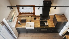 Kühlschrank, Mikrowelle, Ofen, Geschirrspüler