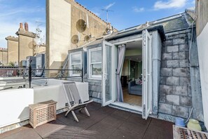 Terrace/patio - Unique designer 3 bedroom top floor balcony apartment in central London
 (London)