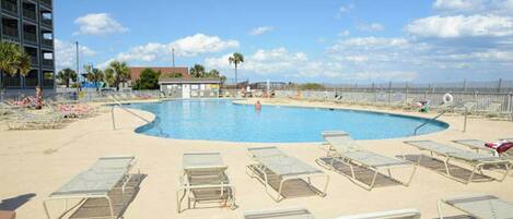 Piscine couverte, piscine extérieure