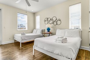 4 室のベッドルーム、アイロン / アイロン台、WiFi (無料)、ベッドシーツ
