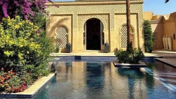 حمام سباحة