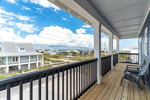 Property grounds - Spacious new build 6-bedroom 6.5 bath house in gorgeous Navarre Beach (Navarre)