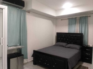 10 bedrooms, WiFi, bed sheets