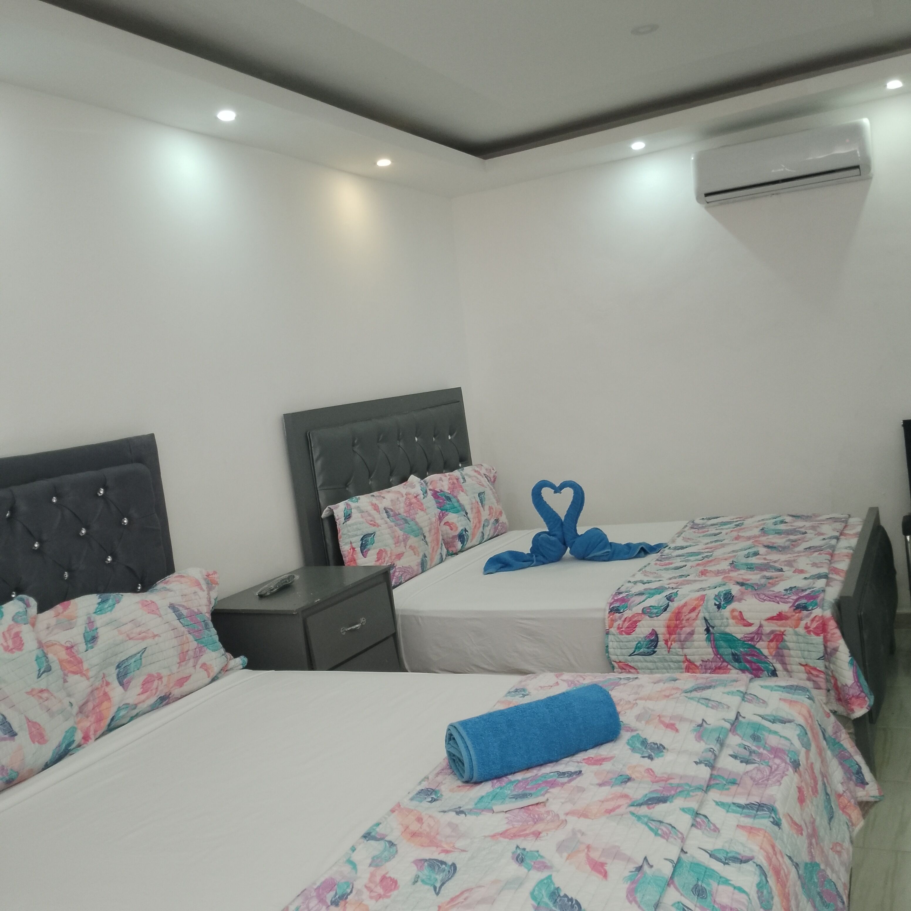 10 bedrooms, WiFi, bed sheets