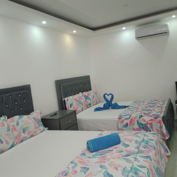 10 室のベッドルーム、WiFi、ベッドシーツ