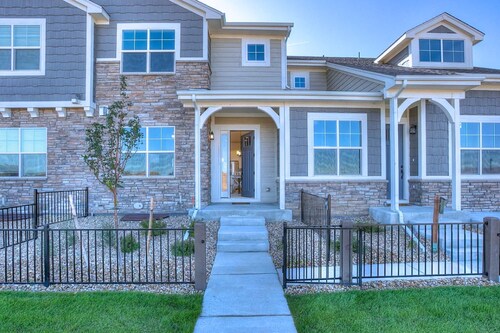 Noco Retreat - King Beds, Fireplace, Scenic Trails