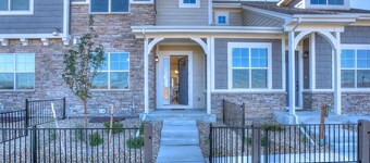 Noco Retreat - King Beds, Fireplace, Scenic Trails