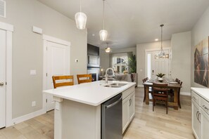 Dining - Noco Retreat - King Beds, Fireplace, Scenic Trails (Loveland)