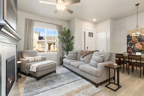 Living area - Noco Retreat - King Beds, Fireplace, Scenic Trails (Loveland)