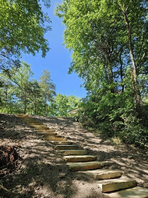 Property grounds - Riverside Retreat- Cozy Secluded 2 Bedroom Cabin on the Caddo River (Norman)