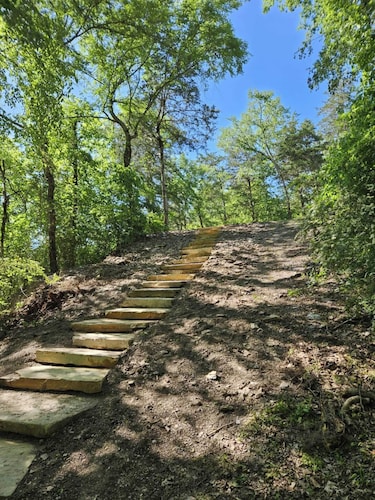 Riverside Retreat- Cozy Secluded 2 Bedroom Cabin on the Caddo River