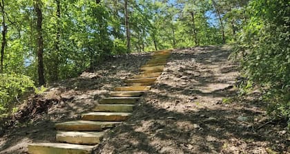 Riverside Retreat- Cozy Secluded 2 Bedroom Cabin on the Caddo River