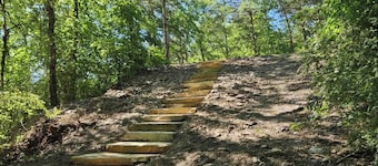 Riverside Retreat- Cozy Secluded 2 Bedroom Cabin on the Caddo River