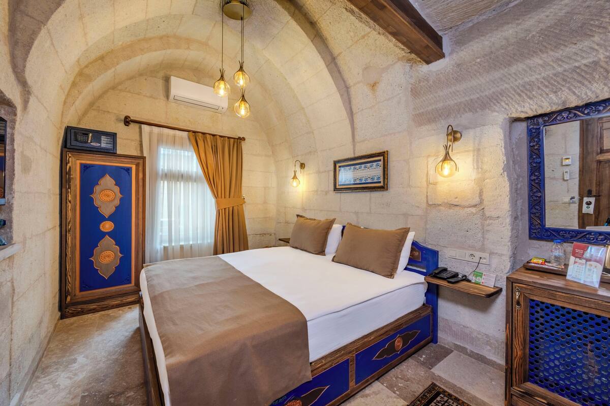 Comfort Double Room, Courtyard View | Premium bedding, minibar, in-room safe, laptop workspace