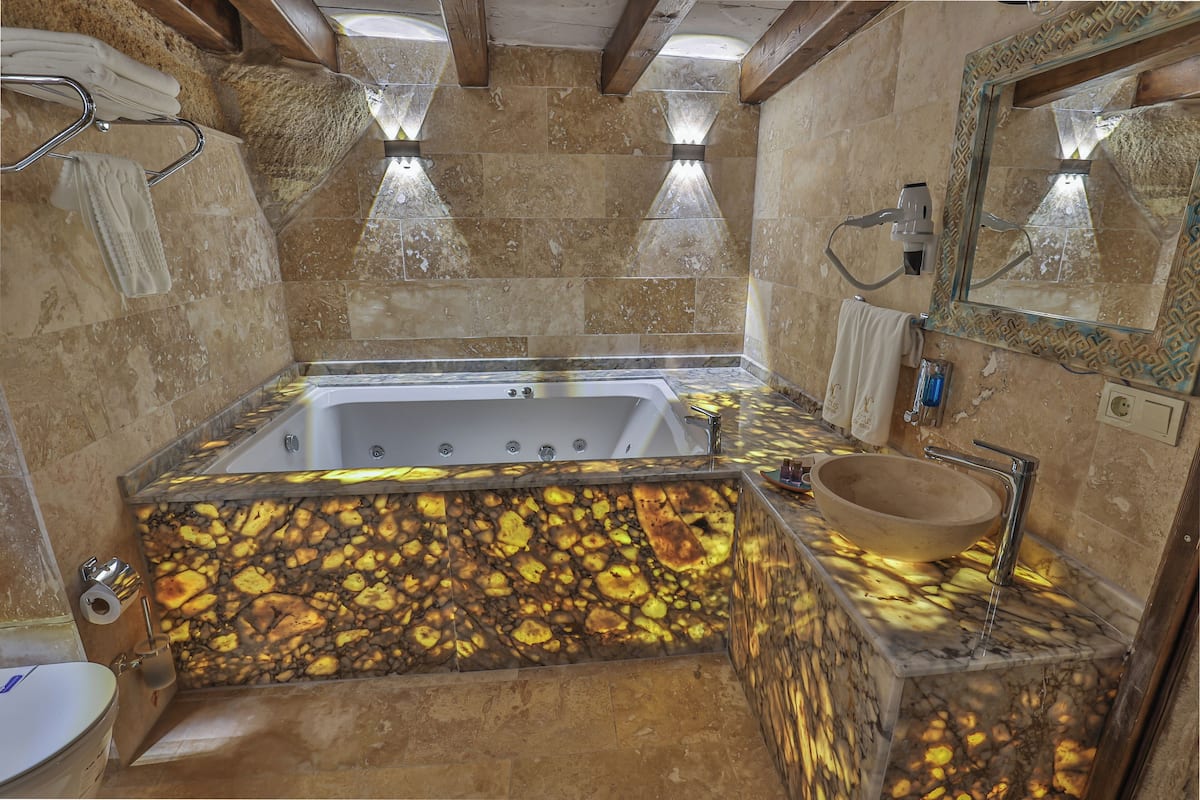Suite | Private spa tub