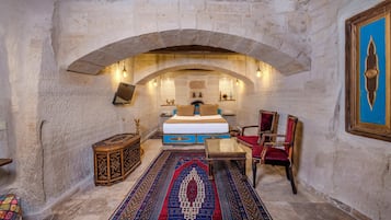Suite | Premium bedding, minibar, in-room safe, laptop workspace
