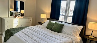 New updated Apt 1/2 Mile to Downtown Libertyville!