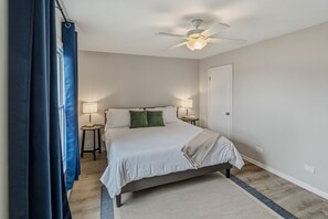 2 chambres, bureau, fer et planche à repasser, accès au Wi-Fi (inclus)