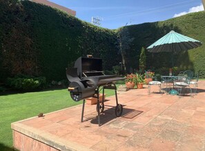 Outdoor dining - Colonial House, beautifull spacious garden house (La Paz)