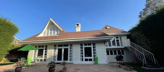 Colonial House, beautifull spacious garden house