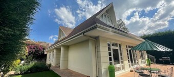 Colonial House, beautifull spacious garden house 