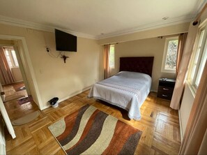 4 bedrooms, iron/ironing board