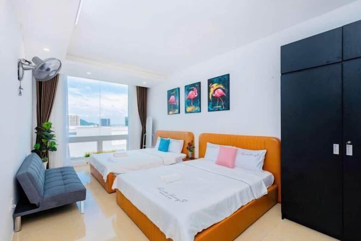 2 bedrooms, premium bedding, down duvets, memory-foam beds