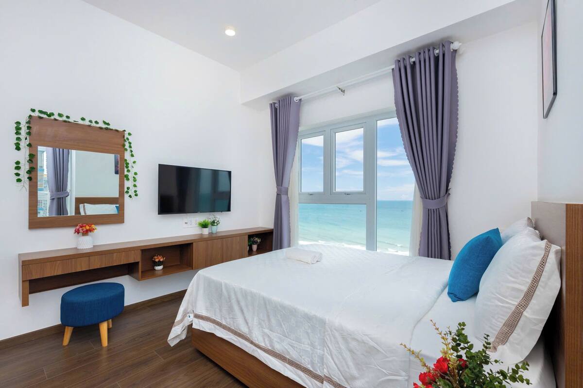2 bedrooms, premium bedding, down duvets, memory-foam beds