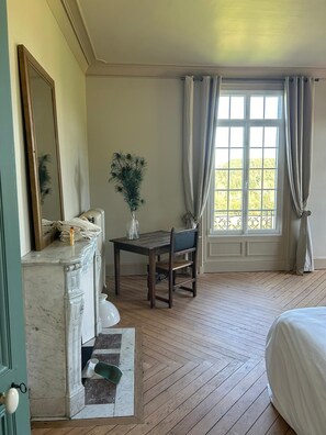 4 Schlafzimmer, Schreibtisch, Bügeleisen/Bügelbrett, Reisekinderbett