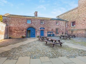 Outdoor dining - The Garden Apartment - UK48320 (Berwick-Upon-Tweed)