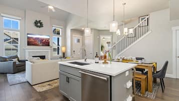 Townhome, Multiple Beds, Patio, Garden View (1505 Stoneseed Street) | Interior