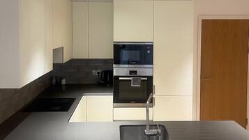 Refrigerador, microondas, horno, placa de cocina