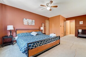 5 Schlafzimmer, Bügeleisen/Bügelbrett, Reisekinderbett, kostenloses WLAN