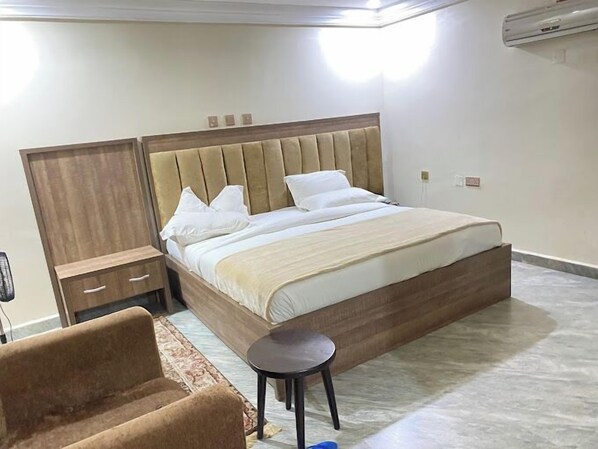 Deluxe Room, Balcony, City View | Desk, laptop workspace, free WiFi - Grand Ibro Hotel (Sokoto)