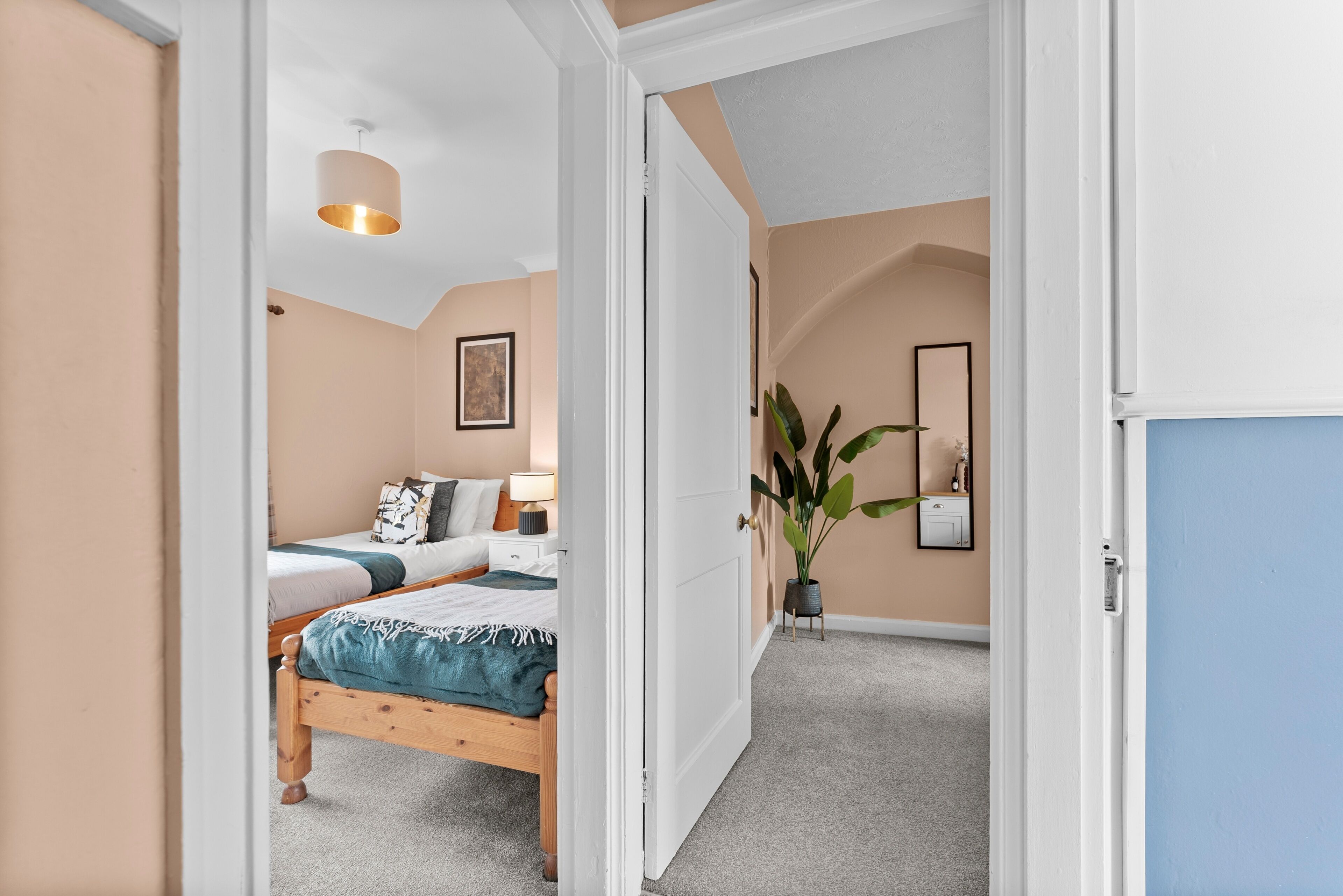 2 chambres, fer et planche à repasser, accès Internet, draps fournis