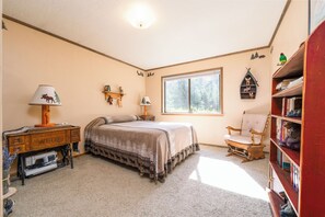 3 habitaciones, tabla de planchar con plancha, wifi y ropa de cama 