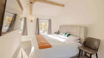 Deluxe Double Room | Free WiFi