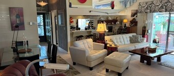 Charming 2-bedroom villa with AC and WiFi in Sarasota