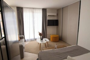 1 bedroom, in-room safe, desk, iron/ironing board