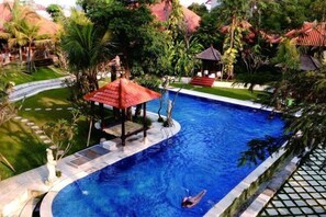 Outdoor pool - Ubud Hotel & Cottages (Sukun)