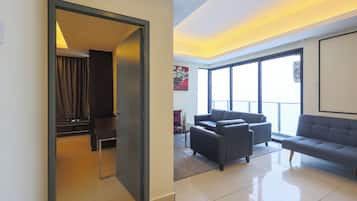 Deluxe Apartment, Balcony, Mountain View | Living area