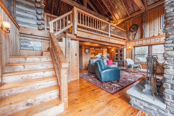Interior - Cozy Private Log Home! Pets ok! Access to Dolly Sods! (Old Timberline)