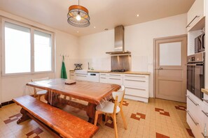 Dining - Suzanne's Grand House – Comfort & Tranquillity in Albi (Albi)