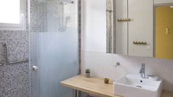 Ducha y secador de pelo