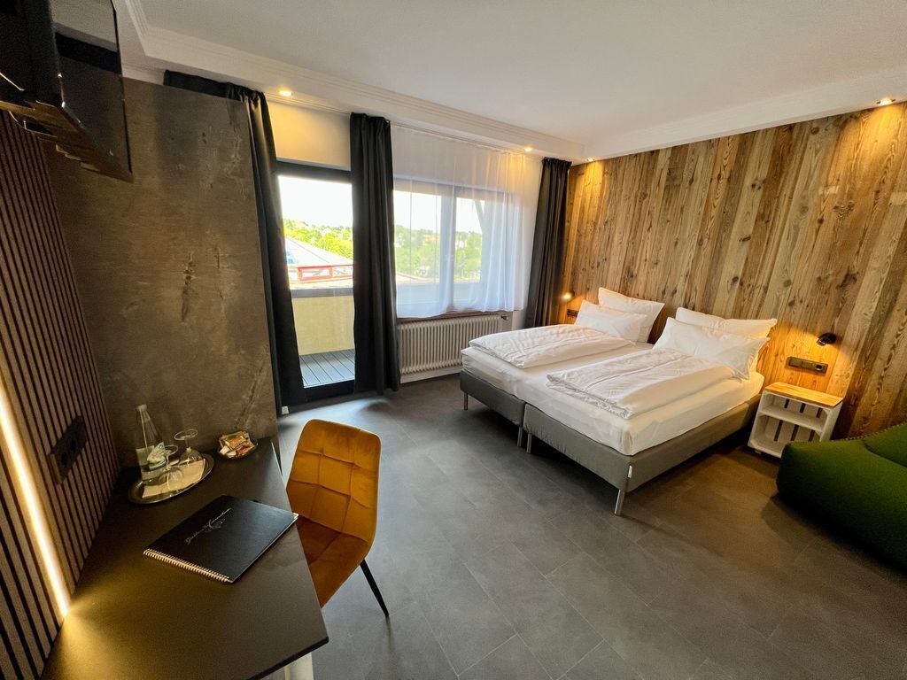 Dreibettzimmer - Junipro Hotel Schinderhannes - Weiskirchen