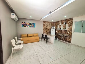 Apartment (1 Quarto) | Living area | Flat-screen TV - Pousada Cheiro do Mar (Ipojuca)