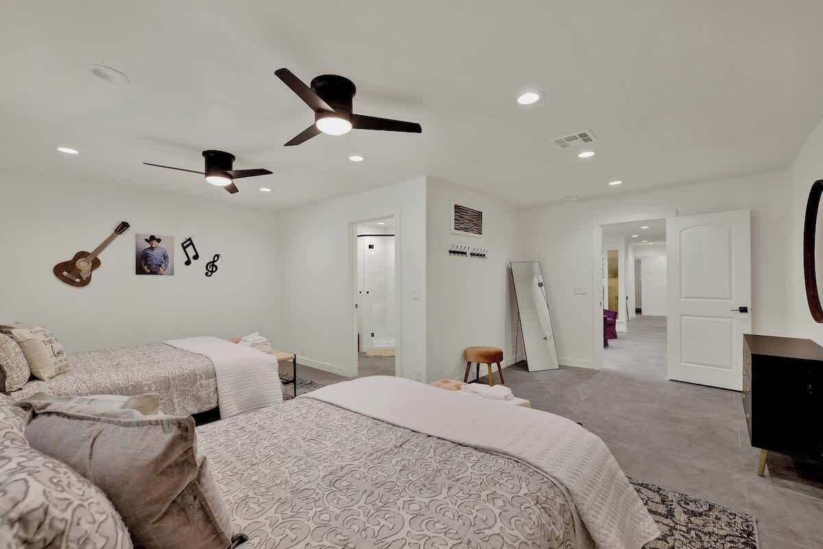 5 habitaciones, tabla de planchar con plancha y wifi gratis 