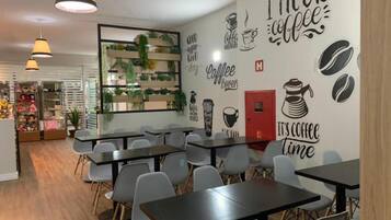 包含每日自助早餐