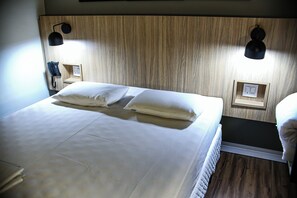 Standard Casal | Escritorio, espacio para trabajar con un portátil, wifi gratis